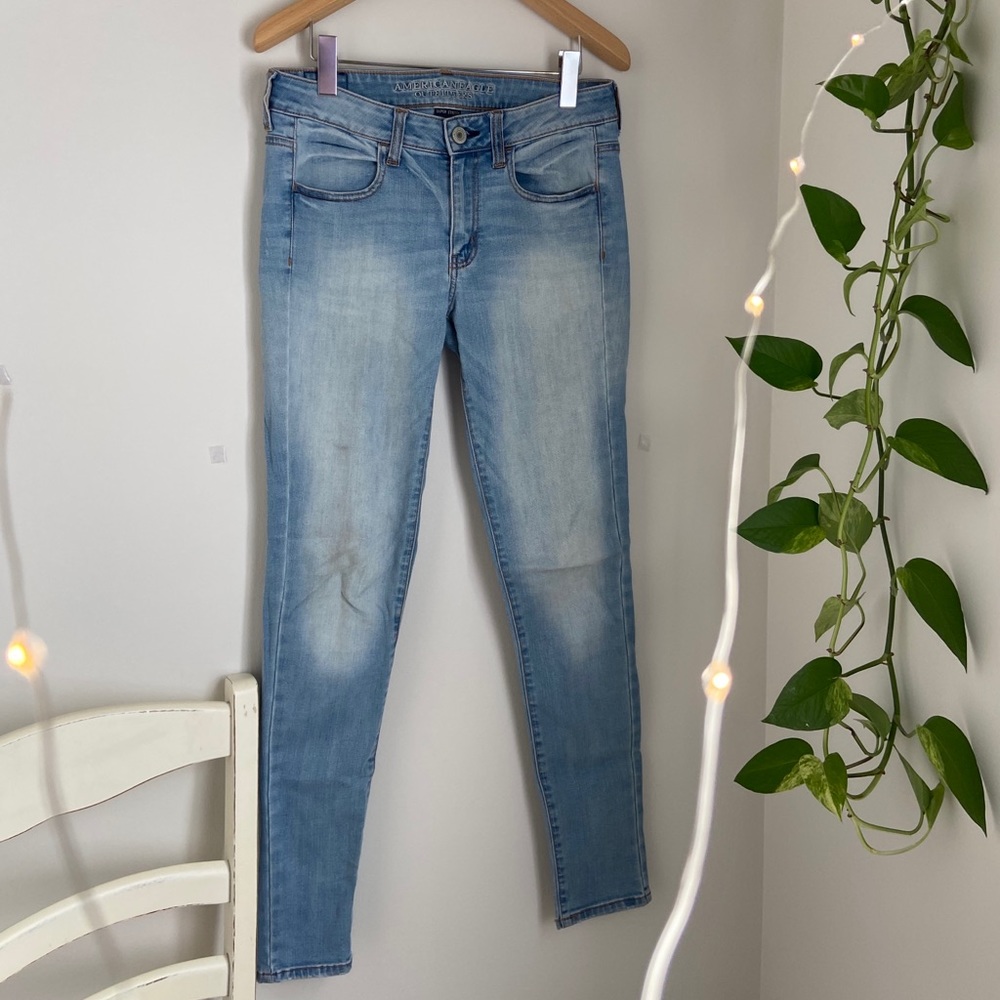 American Eagle, light washed jeggings